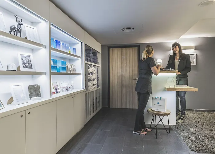 Les Aiglons ホテル 4*